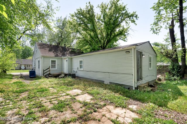 1721 Model Rd, Louisville, KY 40216