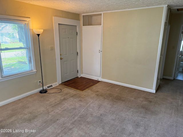 1721 Model Rd, Louisville, KY 40216