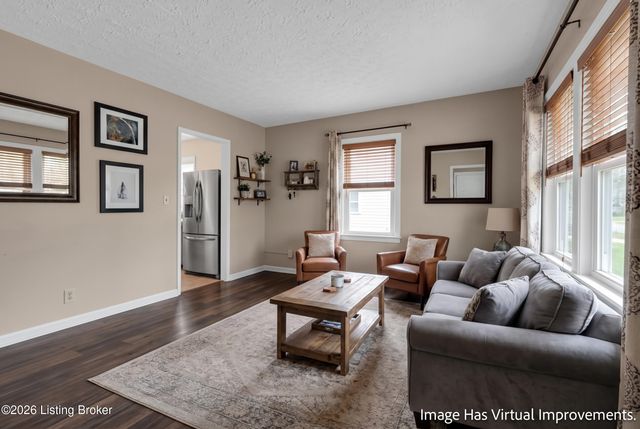 1721 Model Rd, Louisville, KY 40216