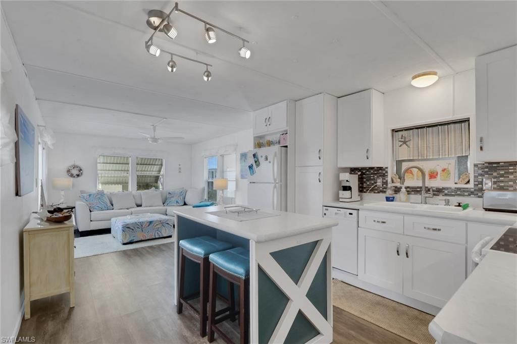 143 Moorhead MNR 143, NAPLES, FL 34112 — photo 5