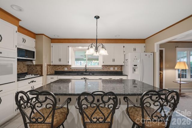 513 2nd Avenue Place NE, Conover, NC 28613