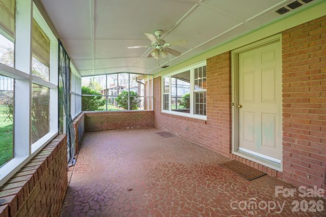 513 2nd Avenue Place NE, Conover, NC 28613