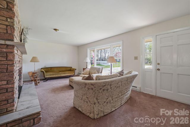 513 2nd Avenue Place NE, Conover, NC 28613