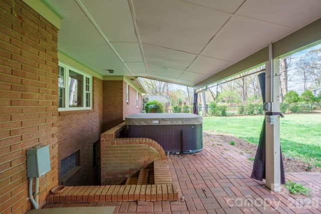 513 2nd Avenue Place NE, Conover, NC 28613