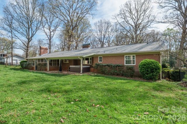 513 2nd Avenue Place NE, Conover, NC 28613