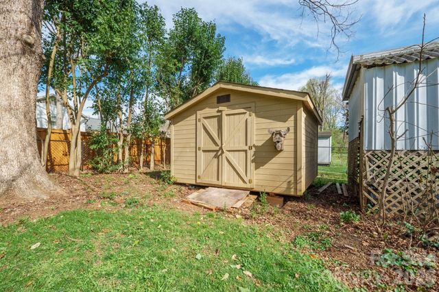 513 2nd Avenue Place NE, Conover, NC 28613