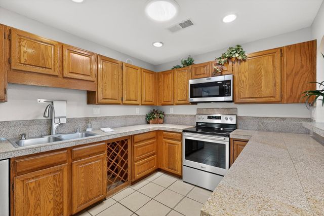 5523 Vista Sandia NE, Albuquerque, NM 87122