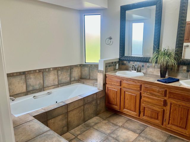 5523 Vista Sandia NE, Albuquerque, NM 87122