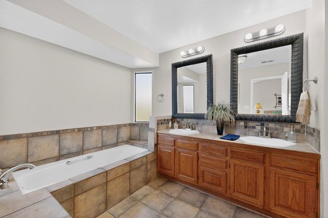 5523 Vista Sandia NE, Albuquerque, NM 87122