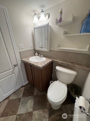 1021 N Potlatch, Hoodsport, WA 98548