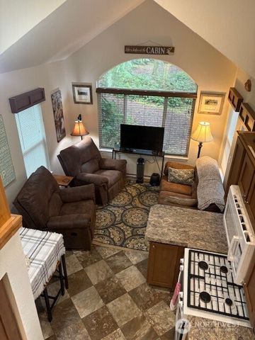 1021 N Potlatch, Hoodsport, WA 98548