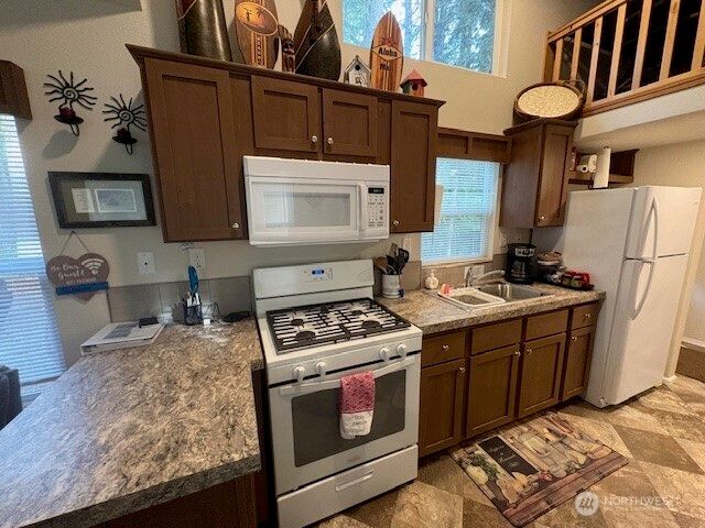 1021 N Potlatch, Hoodsport, WA 98548