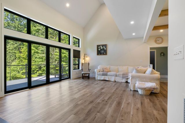 42 Old Centre Road, Deerfield, NH 03037