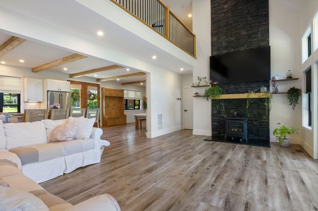 42 Old Centre Road, Deerfield, NH 03037