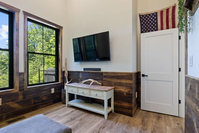 42 Old Centre Road, Deerfield, NH 03037