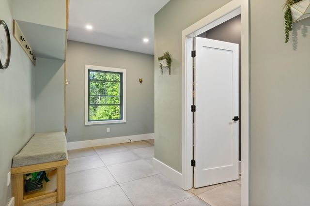 42 Old Centre Road, Deerfield, NH 03037