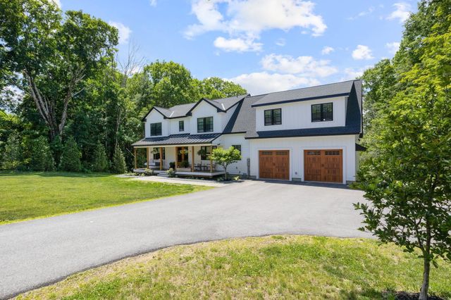 42 Old Centre Road, Deerfield, NH 03037
