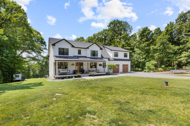 42 Old Centre Road, Deerfield, NH 03037