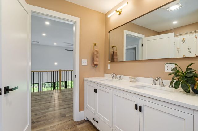 42 Old Centre Road, Deerfield, NH 03037