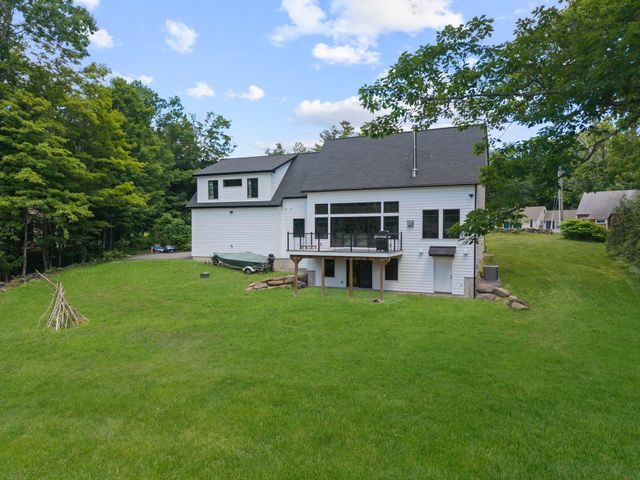 42 Old Centre Road, Deerfield, NH 03037