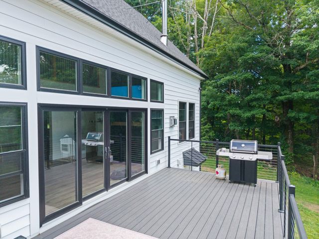 42 Old Centre Road, Deerfield, NH 03037