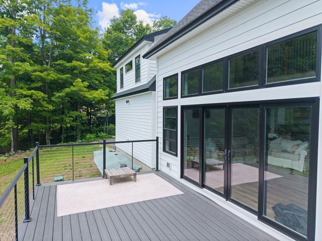 42 Old Centre Road, Deerfield, NH 03037