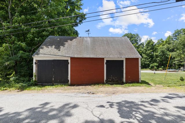 42 Old Centre Road, Deerfield, NH 03037