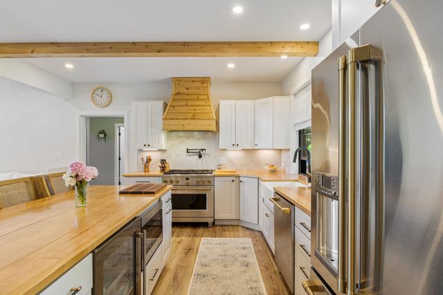 42 Old Centre Road, Deerfield, NH 03037