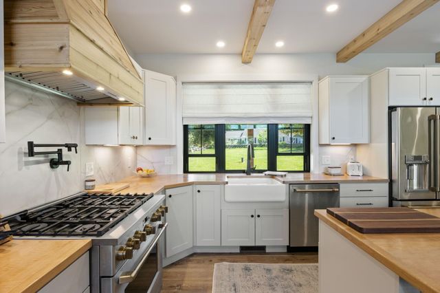 42 Old Centre Road, Deerfield, NH 03037