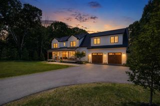 42 Old Centre Road, Deerfield, NH 03037