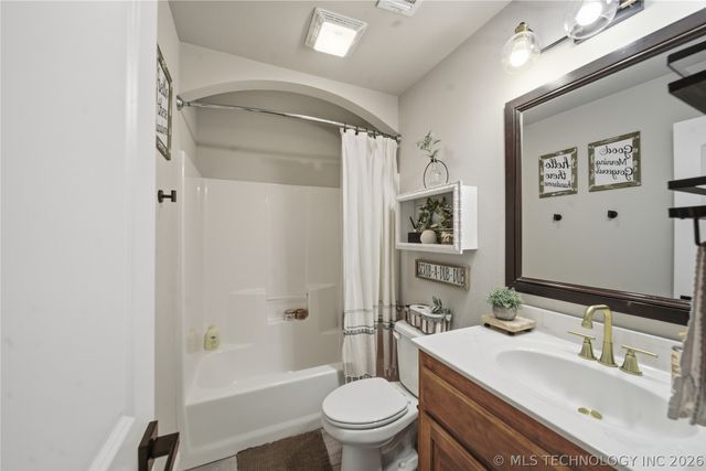 8442 Spring Creek Court, Claremore, OK 74019