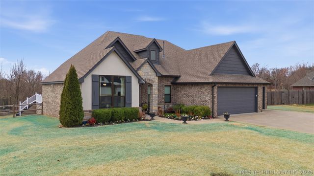 8442 Spring Creek Court, Claremore, OK 74019
