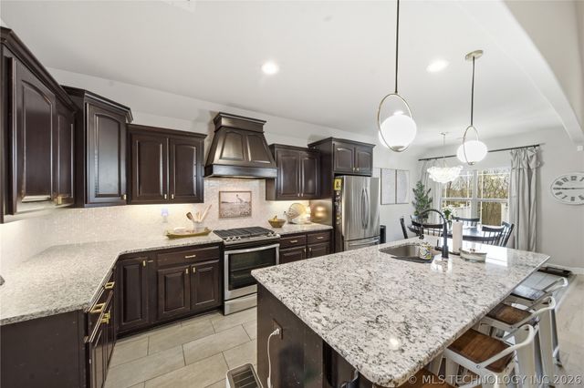 8442 Spring Creek Court, Claremore, OK 74019