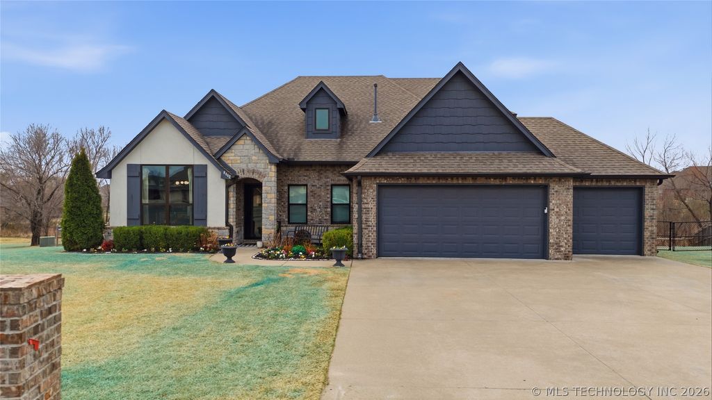 8442 Spring Creek Court, Claremore, OK 74019