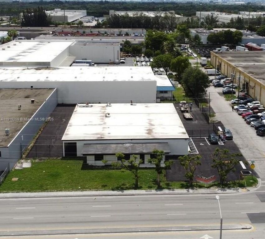 4301 NW 72nd Ave, Miami, FL 33166