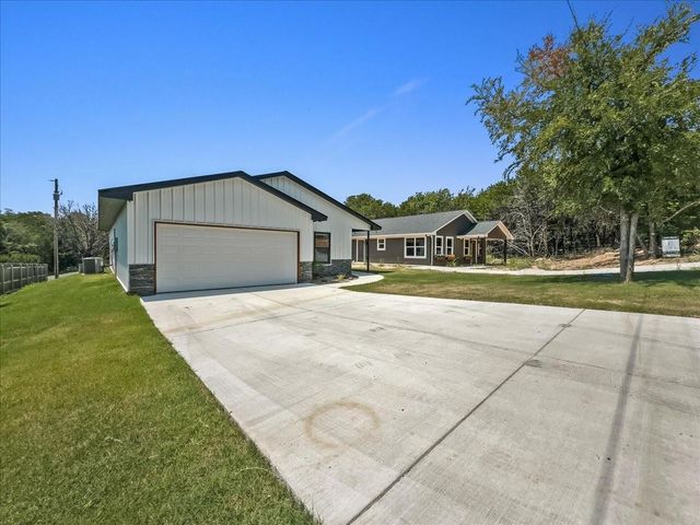 3612 Broken Bow Drive, Granbury, TX 76048