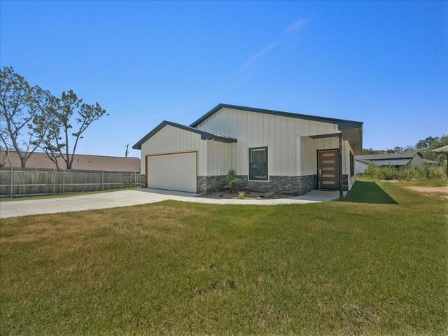3612 Broken Bow Drive, Granbury, TX 76048