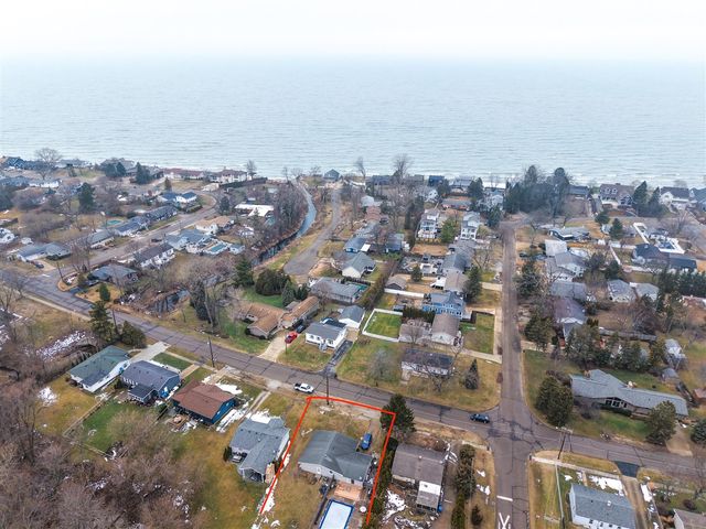 911 W Water Street, New Buffalo, MI 49117