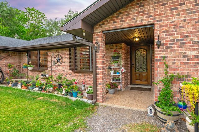 725 Thompson Road, Alvin, TX 77511