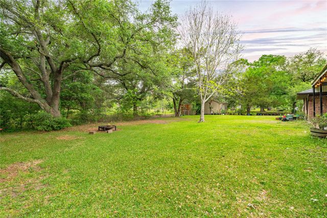 725 Thompson Road, Alvin, TX 77511