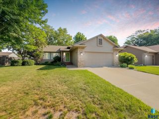 5612 S Baldwin Ct, Sioux Falls, SD 57108
