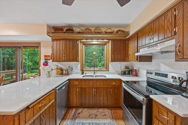 3145 S Manor COURT, New Berlin, WI 53151