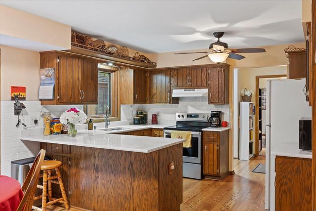 3145 S Manor COURT, New Berlin, WI 53151
