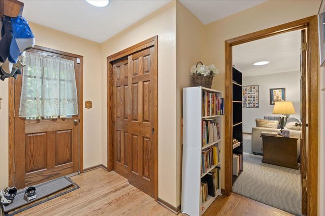 3145 S Manor COURT, New Berlin, WI 53151