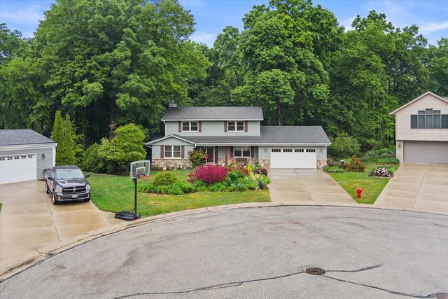 3145 S Manor COURT, New Berlin, WI 53151