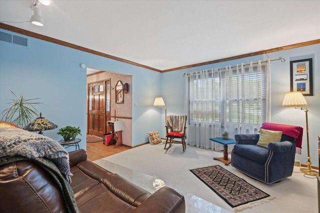 3145 S Manor COURT, New Berlin, WI 53151