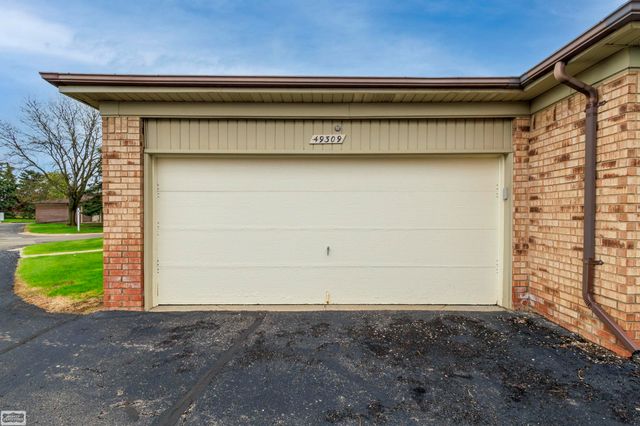 49309 Chesterfield Court, Utica, MI 48315