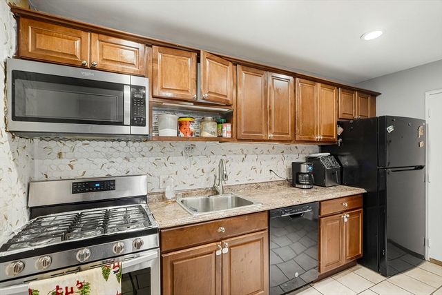37 Hosmer St 17, Marlborough, MA 01752