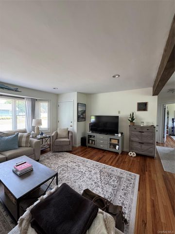 338 Carnation Road, West Islip, NY 11795