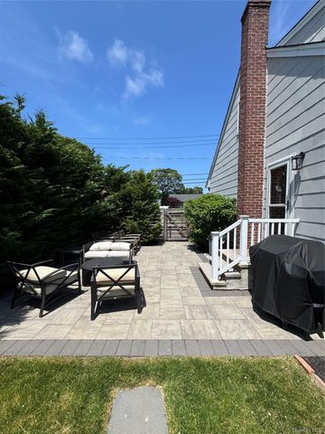 338 Carnation Road, West Islip, NY 11795